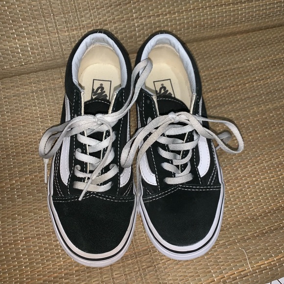 white gym shoes kids